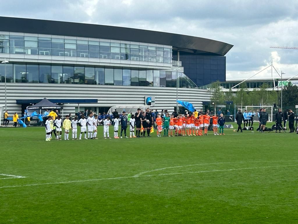 BFCYouthAcademy's tweet photo. ⚽️ Creating some fantastic memories. 

The young tangerines spent time this evening with the other clubs at the welcome to Manchester event. 

Another exciting day tomorrow as they take on their new friends from New York City

🍊 #UTMP https://t.co/rqMfgrdL03