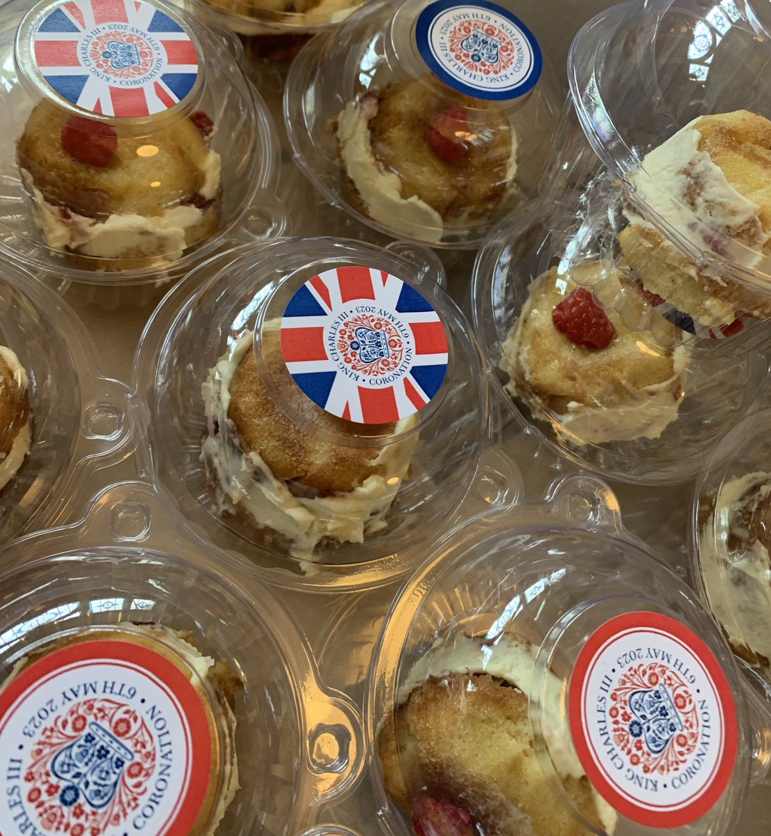 soul_chester's tweet image. Busy &amp;amp; emotional night with lots of hungry people - all very appreciative❤️
Thank you to ALL our team plus Maria, Felix and Chantel for the desserts!
We had a ‘crack’ team and the relationships/trust they build with people should NEVER be underestimated! #weareallhuman
