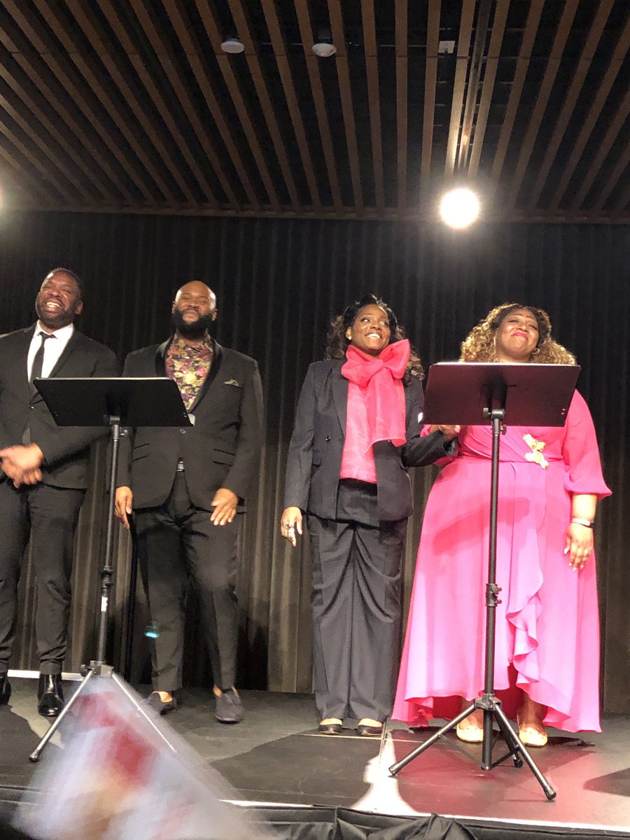 dianberly712's tweet photo. Beautiful night for opera@snfl
Celebrating baritone,@JulesBledsoe #125thAnniversary #HarlemOperaTheater🎶🎶🎉 https://t.co/mno21uTR7e