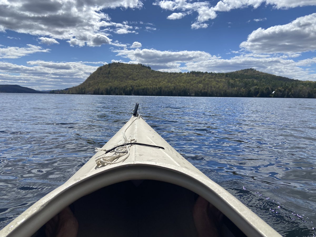 Ice finally left the lakes in the #ADKs so must be time for kayaking! Sure nice to enjoy the sunshine ☀️ and blue skies (and no bugs… yet).