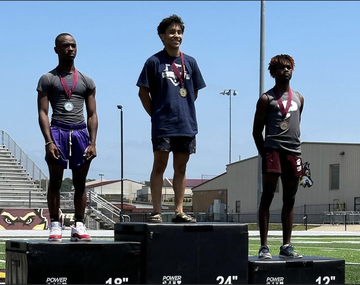 SuptDionStevens's tweet photo. Congratulations to Sam Reyes for placing 1st in the state weightlifting competition and the entire team for placing 3rd in 5A! Way to go! https://t.co/PBviGuXlgE