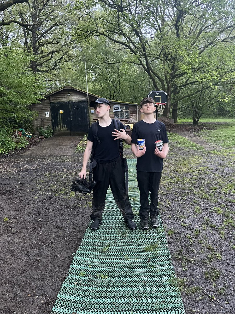 hallifordski's tweet photo. Cold and wet, but @hallifordhead students are glad to be warming up and refuelling on their bronze @DofELondon qualifying expedition with @PringlesPeaks . #bronze #dofe #resilience #proudtobeahallifordian #Halliford https://t.co/gkuYrxZjRx