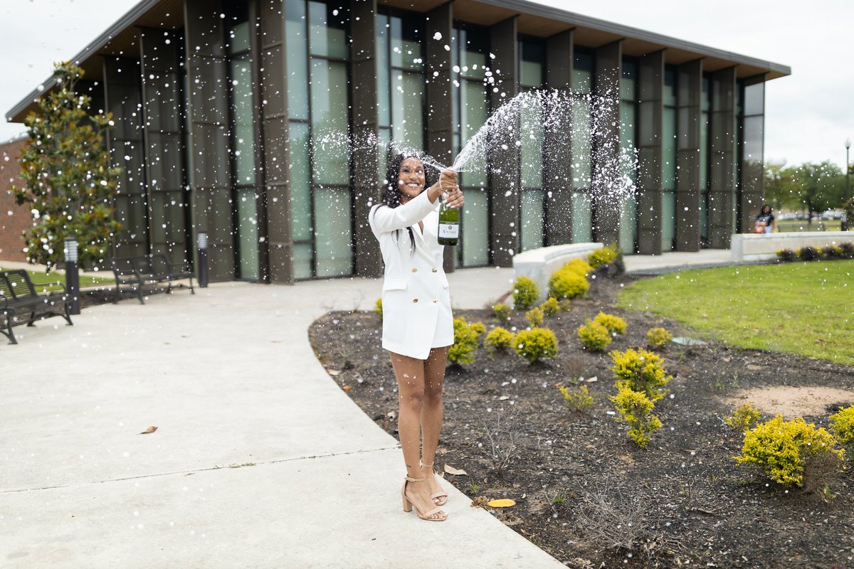 __ainsleyy's tweet image. ✅Regent Scholar
✅Deans List ‘19-‘23
✅Honors Program HPX
✅Honors Program Class of 23 Rep.
✅Undergraduate Medical Academy 
✅H.A.L.O Eboard x2
✅Panther Ambassador 
✅CUSP 
✅Health Disparities Scholar
✅Vivian Thomas Scholar Recipient 

alumna status loading..👩🏽‍🎓 #pvgrad #pv23