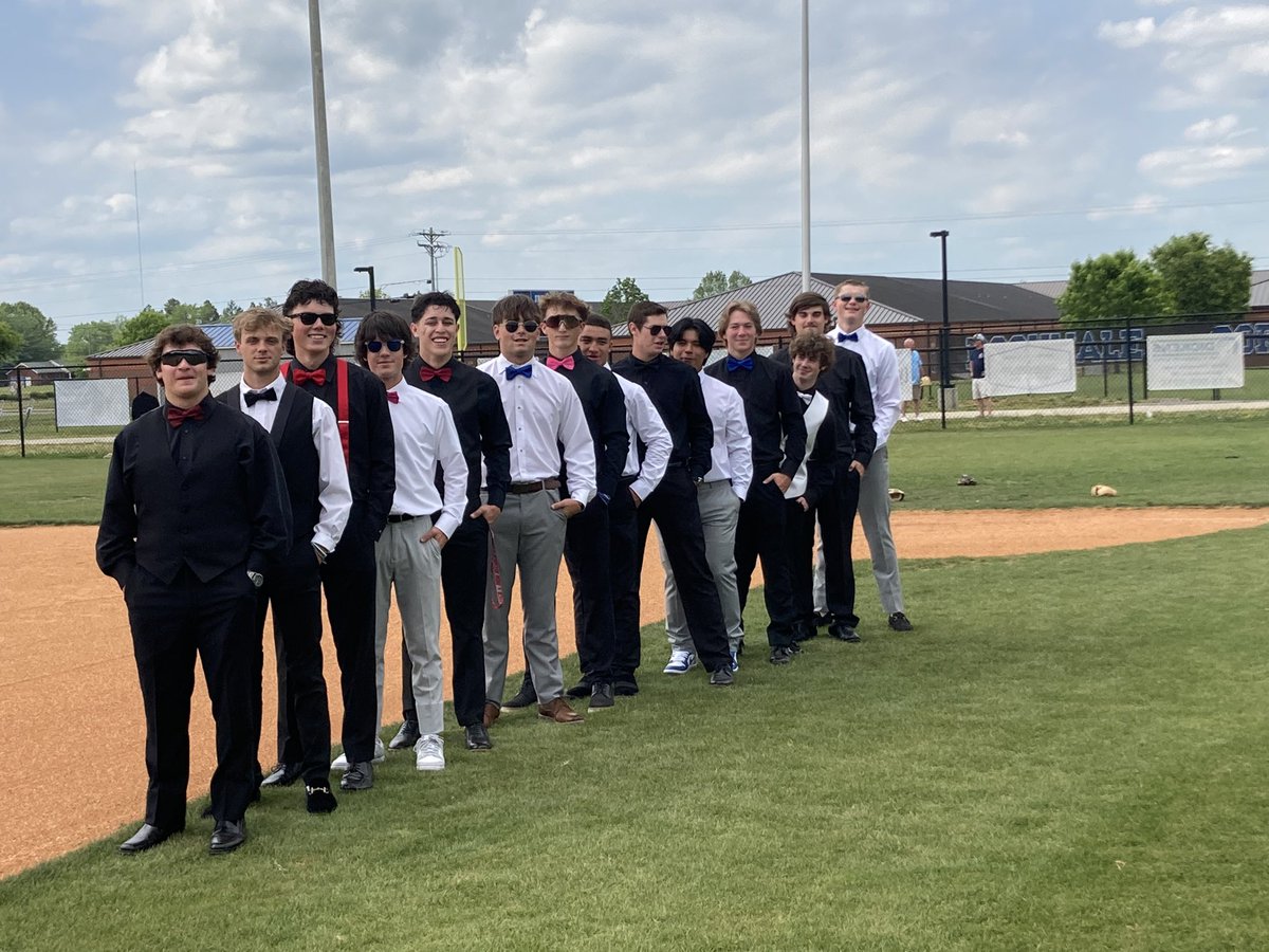 Rvale_Baseball's tweet image. These guys clean up well. Be safe and have a great time. @RockvaleHigh_TN #Prom2023 #RockvaleHighProm