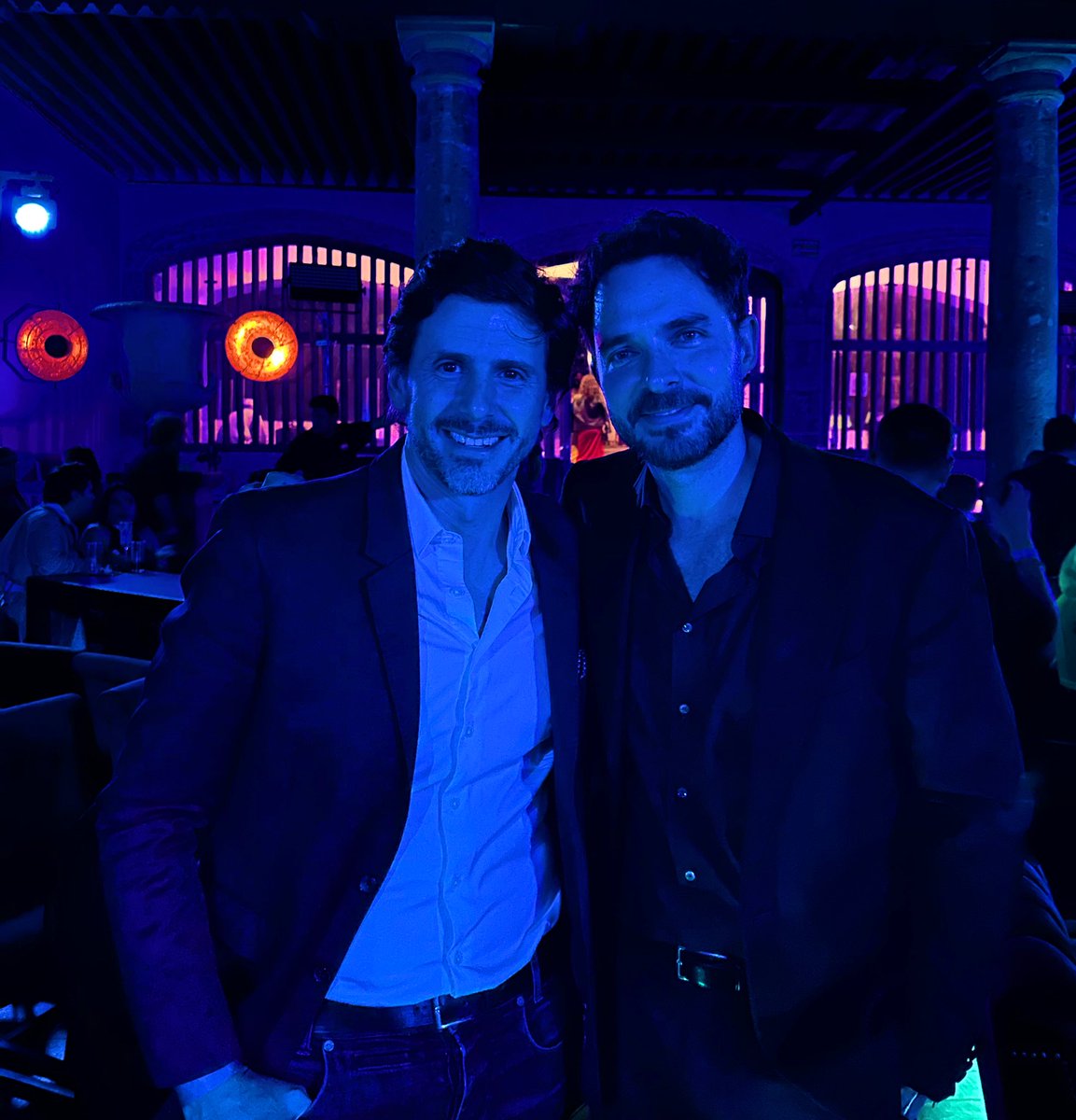 Querido <a href="/ManoloCardona/">Manolo Cardona</a> 🙌 Ver tu rostro de felicidad me llena de alegría.
¡Muchas felicidades por tu ópera prima!
La película demuestra tu calidad profesional y tu calidez de persona.
¡La has sacado del estadio! #UnoParaMorir Ya disponible en <a href="/ParamountPlusMX/">Paramount+ México</a>