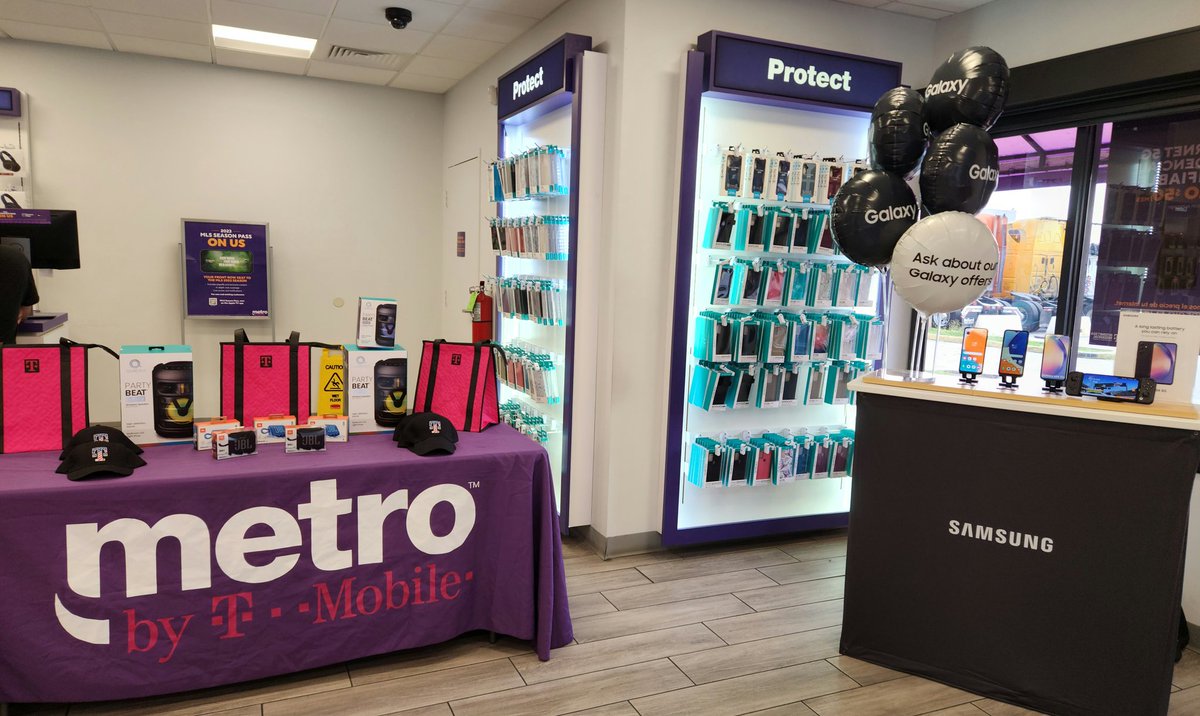 Great Galaxy offers on the #GalaxyA54 at Metro by T-mobile Miami Gardens. Perfect for Mother's Day! @Indy_Clero