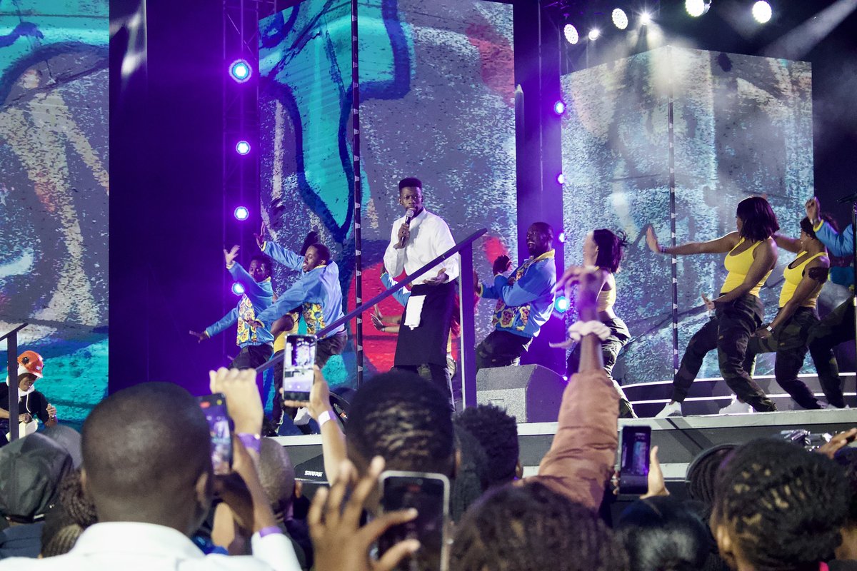 Roboto x3 tweet media