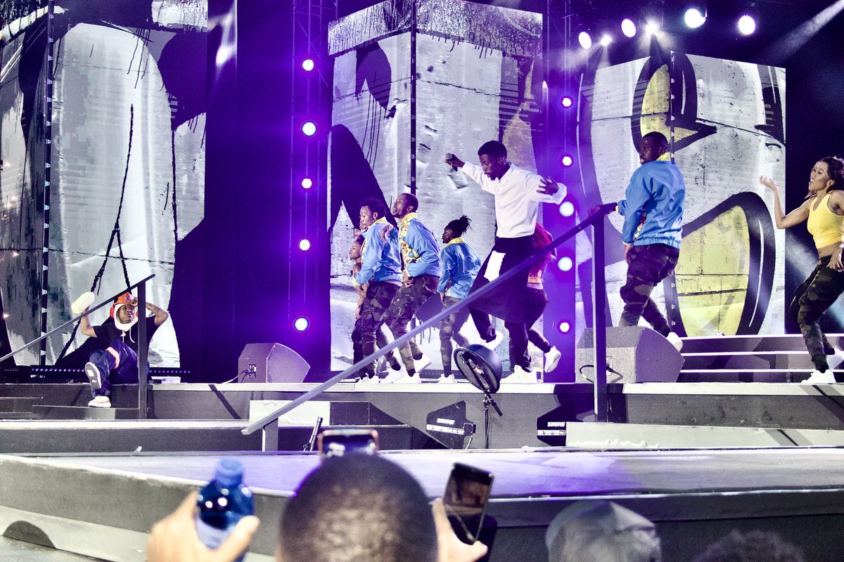 Roboto x3 tweet media