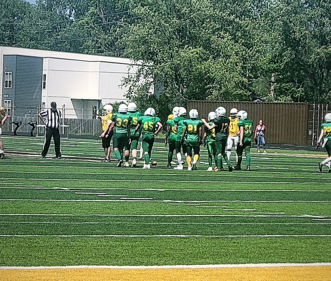 ParkviewVikings's tweet photo. PARKVIEW W over Kickapoo to end their OFL Season. Future is bright for the GREEN and GOLD!! 🔰🏈 https://t.co/QlQbpsMDra
