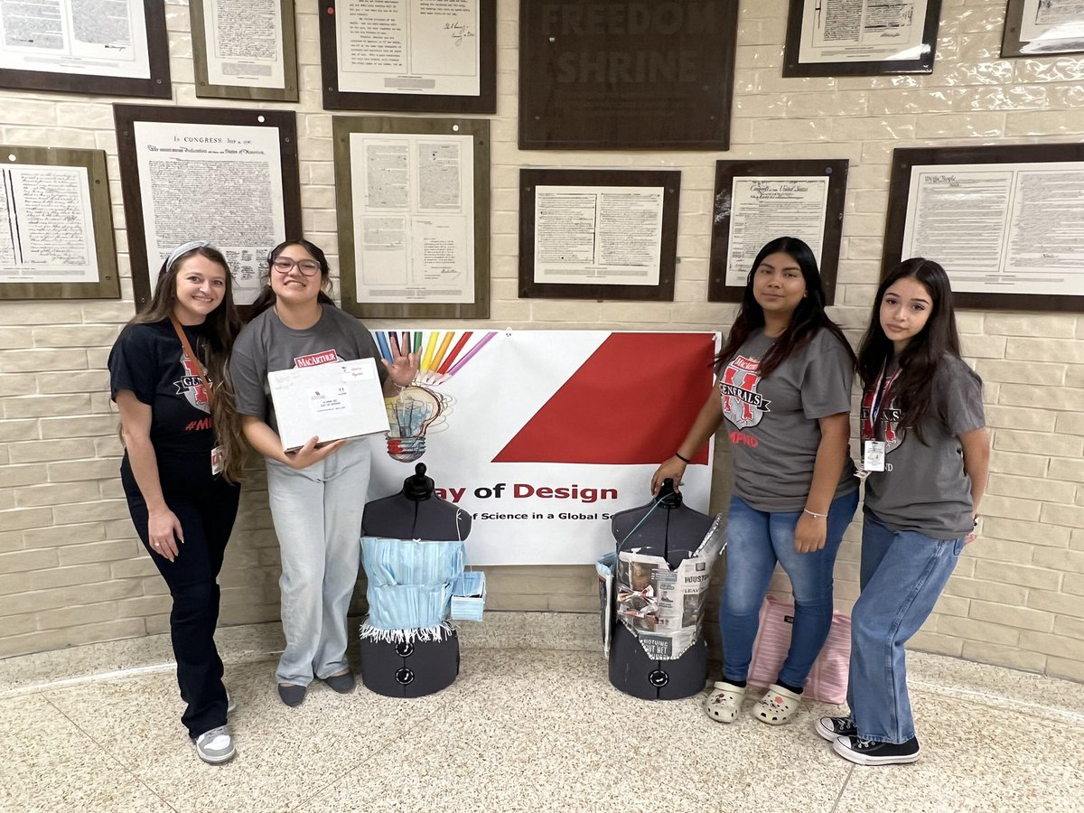 mshendersonfcs's tweet photo. @Mac9_AISD had a great time at Day of Design today and Daylin placed 🥈 in Trashion! @AldineCTE https://t.co/ME0Ep3mMxM