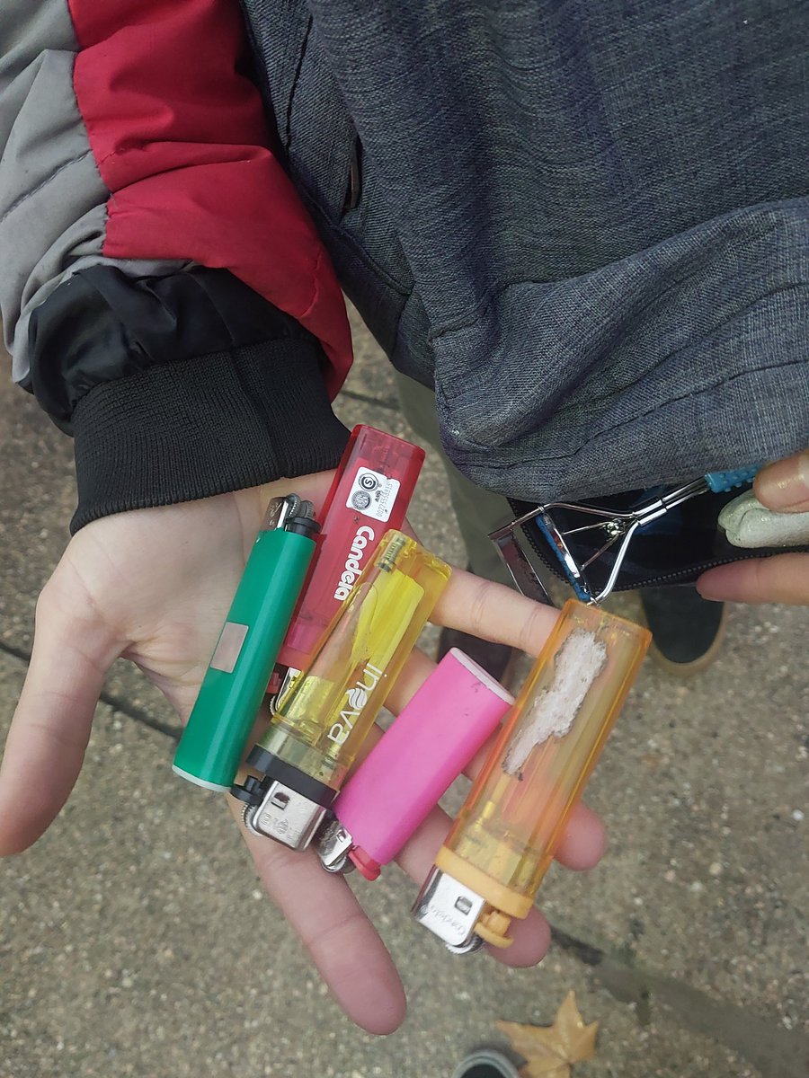 *amor préstame tu encendedor*
+ no déja de joder vos me vas a robar
AAAAAAH PERO CUANDO LE REVISO LA MOCHILA🤣