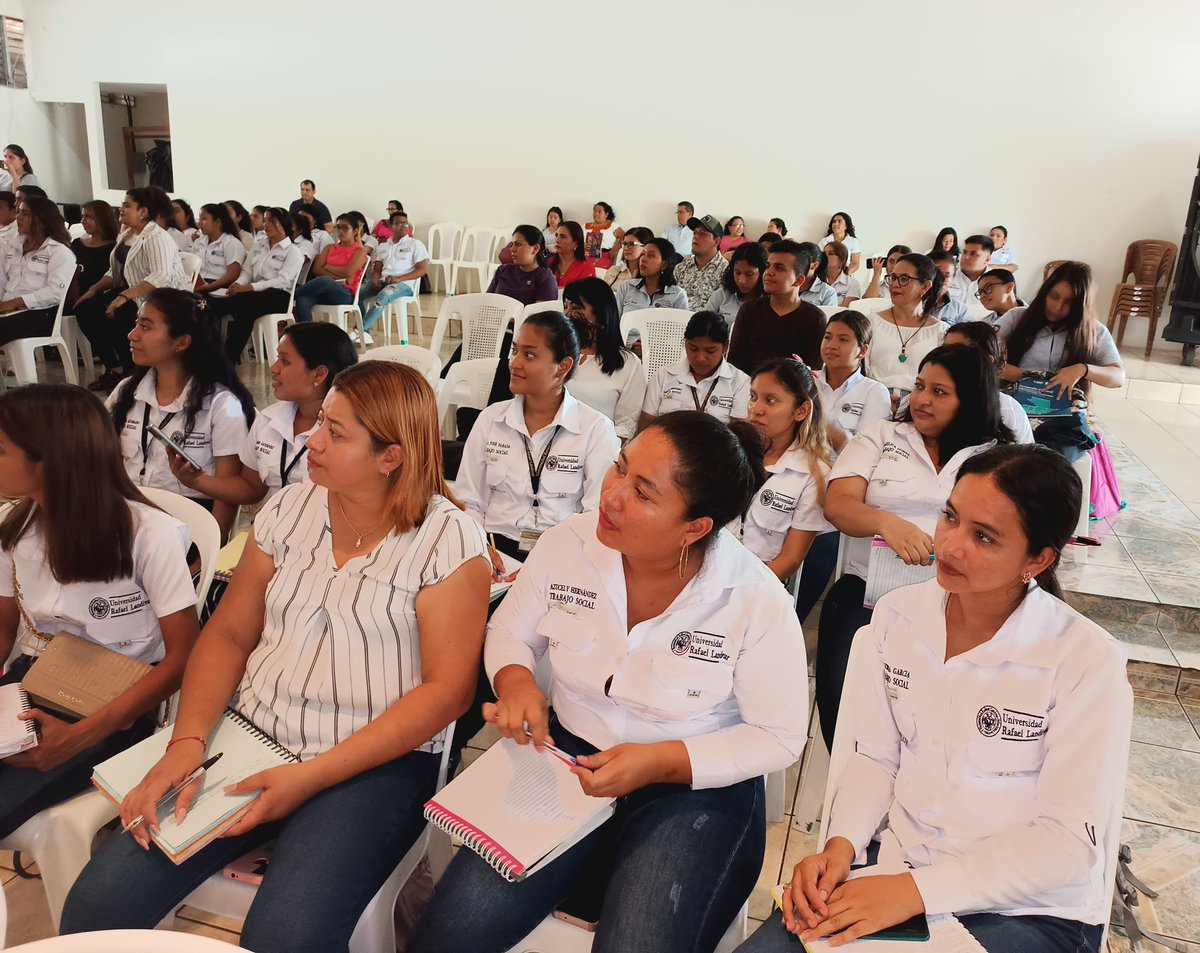 ttobars's tweet photo. Analizan la responsabilidad ciudadana dentro del proceso electoral 2023 con estudiantes de trabajo social de Escuintla @U_Landivar La Magíster Astrid Villatoro, vicedecana de la facultad de ciencias políticas y sociales participó como expositora @CarolinaVillat  @gtbofill https://t.co/qPBmX55AMQ