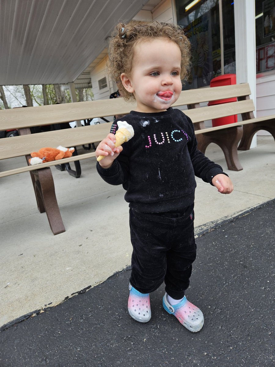 YeahThatsG's tweet photo. Saturdays are for gettin buckets, and ice cream after 🥰 https://t.co/fFqK5tADLM