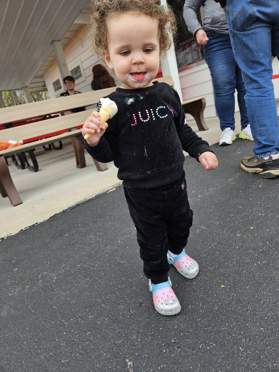 YeahThatsG's tweet photo. Saturdays are for gettin buckets, and ice cream after 🥰 https://t.co/fFqK5tADLM