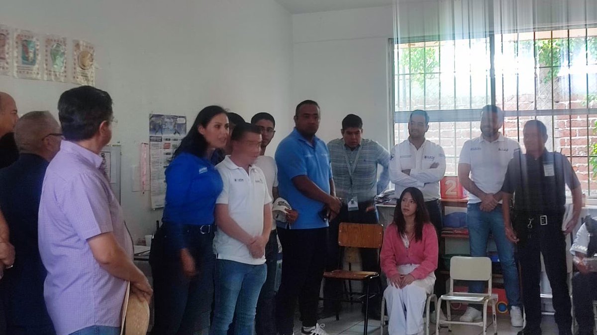 DIFLeon's tweet photo. Este sÔbado en #MiBarrioHabla participamos en la colonia #Vibar de la delegación San Juan Bosco, donde informamos a los colonos sobre los programas que brindamos para que puedan #VivirSano y #VivirMejor.
#SomosGrandes
#SomosFuertes
#SomosLeón https://t.co/7DSfq08gZi