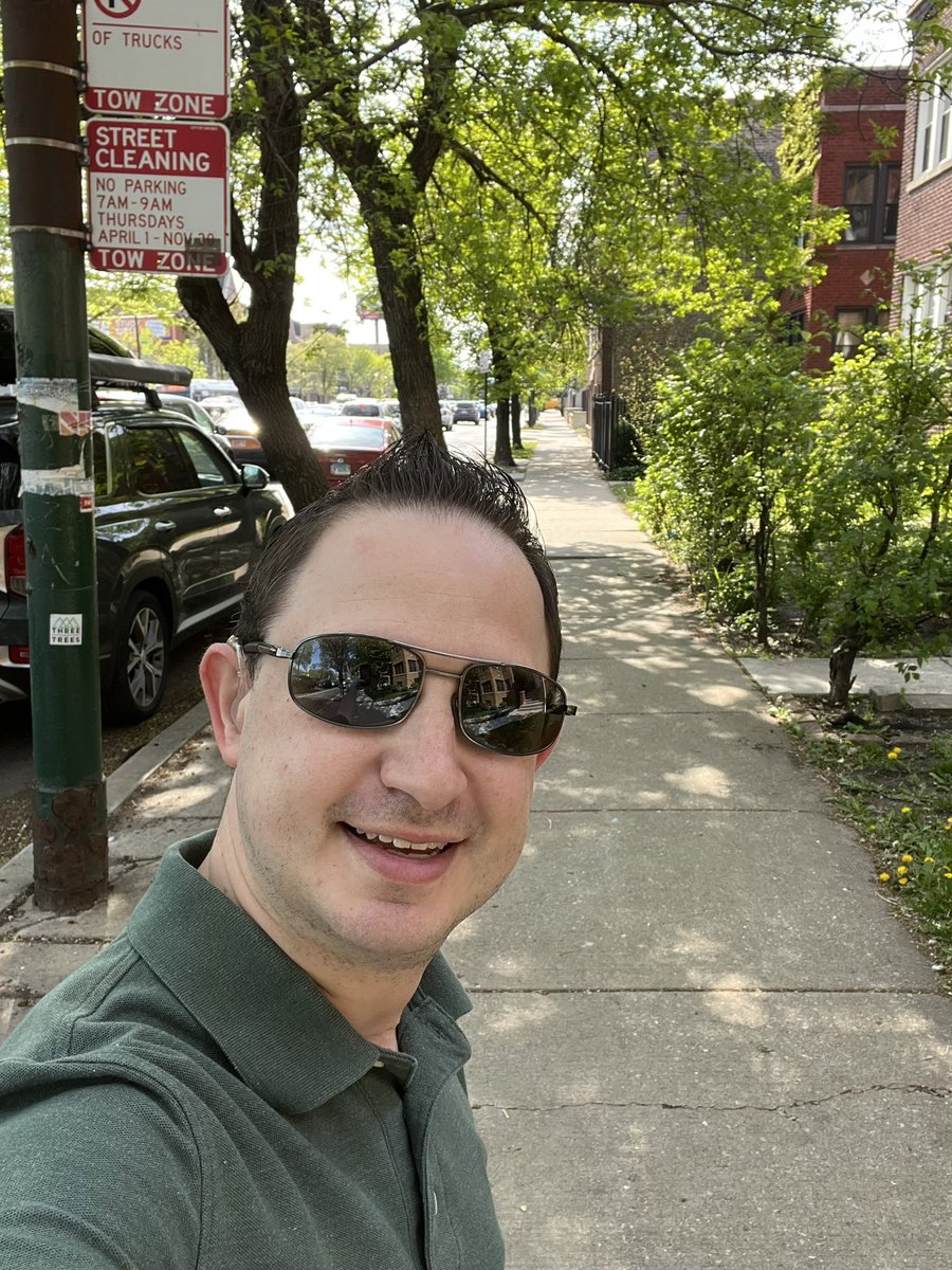 Taking an afternoon stroll around my neighborhood in Irving Park, Chicago! 

Hard to believe I’m only 7 miles from Downtown Chicago! 

Gorgeous Afternoon Here!

#afternoonstroll #irvingpark #chicago