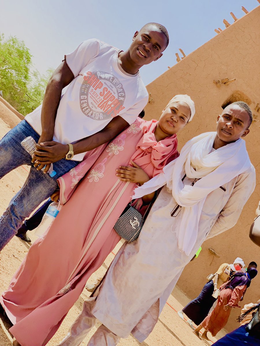 m9_moussa's tweet photo. La Journée du patrimoine mondial africain (5 Mai) est l'occasion pour les peuples du monde entier, et en particulier les africains, de célébrer le patrimoine culturel et naturel unique du continent.
Une visite guidée a été organisée par #Masnat & #CECOGAZ/Az @Obianou #Agadez 💡 https://t.co/bRUjAZFlxF