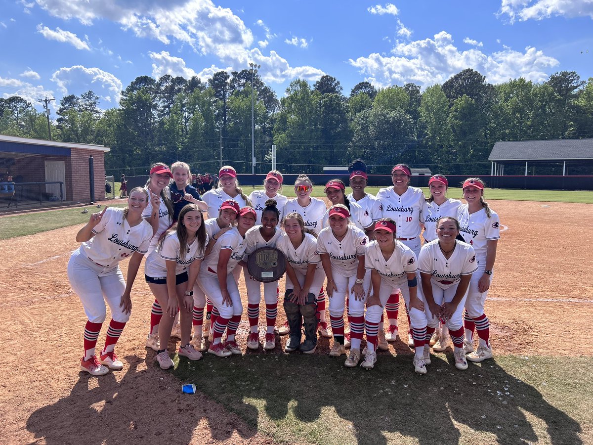 louisburg_sb's tweet photo. WE’RE REGION X CHAMPIONS!!!

Hurricanes beat #8 Catawba Valley in run-rule fashion to take home the Region X Hardware. 

So incredibly proud of this group who had a perfect 3-0 record on the weekend.

#rollcanes🌪 https://t.co/qzrcP0Ta7i