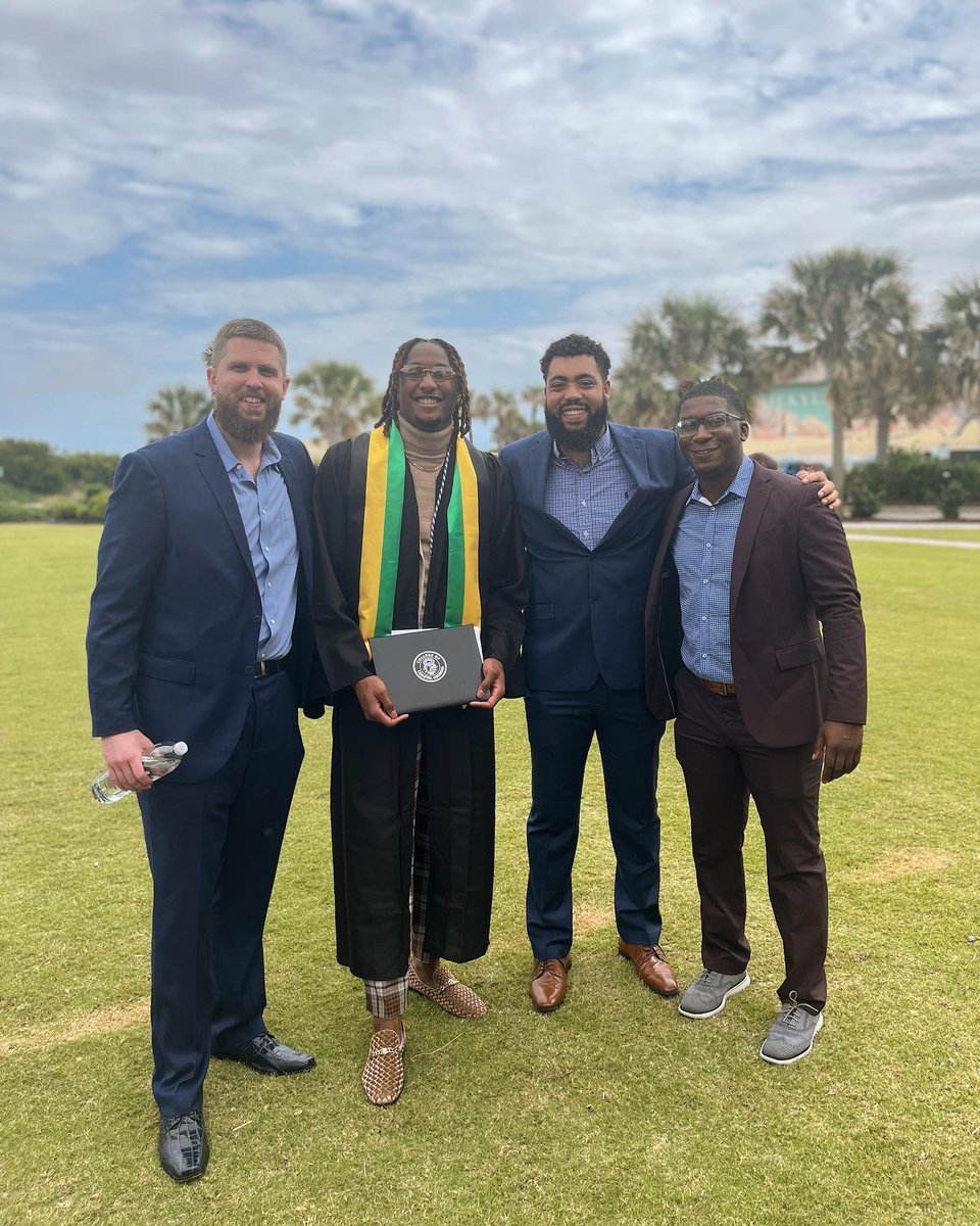 CoastalGAMBB's tweet photo. All smiles here! We are very proud of these young men for all their hardwork and dedication in what they have been able to accomplish during their time here at Coastal Georgia! Congrats, fellas!!

#Family
#CCGAGrads🎓
#HailTheSail⚓️ https://t.co/jpSDn3EfjF