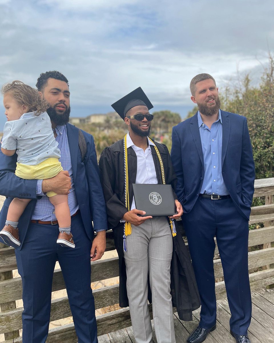 CoastalGAMBB's tweet photo. All smiles here! We are very proud of these young men for all their hardwork and dedication in what they have been able to accomplish during their time here at Coastal Georgia! Congrats, fellas!!

#Family
#CCGAGrads🎓
#HailTheSail⚓️ https://t.co/jpSDn3EfjF