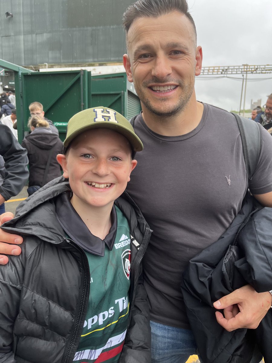 mattvarey's tweet photo. ⁦@Harlequins⁩ your boys were a credit to your club today and made a young ⁦@LeicesterTigers⁩ fan very happy. We hope you enjoyed your kebabs and the bus ride home. https://t.co/CwPk0r0LJ2