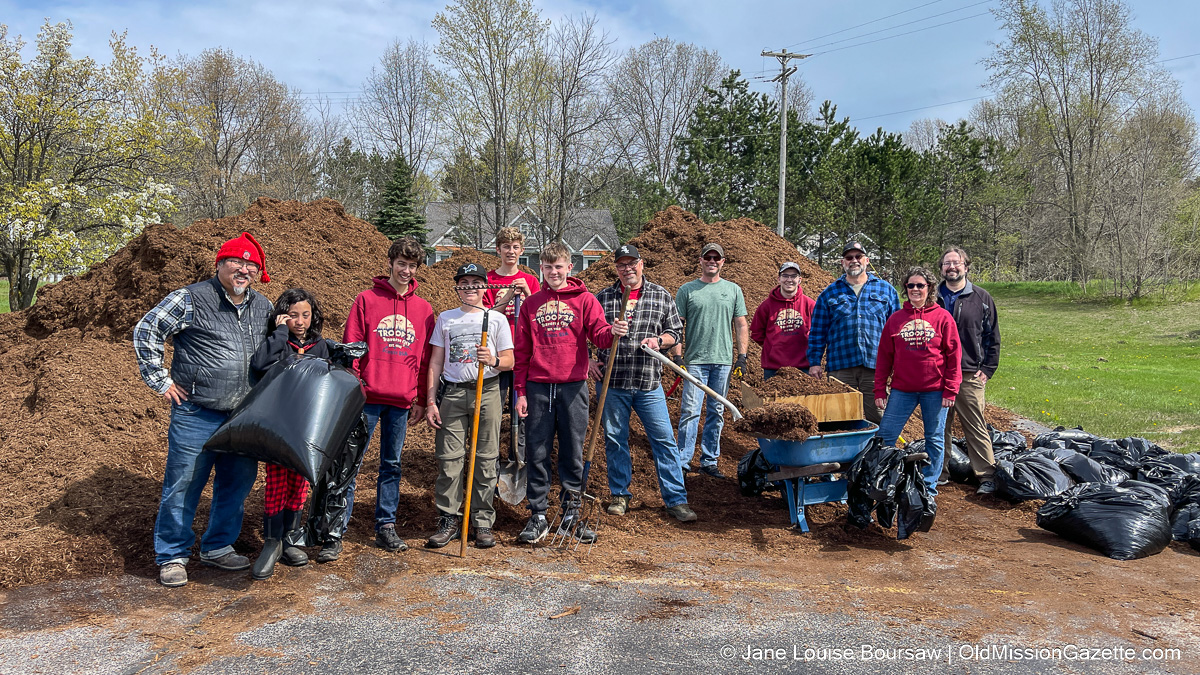 oldmission's tweet photo. Boy Scout News: Planting #Trees &amp; Selling #Mulch https://t.co/Qd3ZTxzEYR #oldmissionpeninsula #nomi #nwmi #boyscouts #scouts https://t.co/NrZW4XPZJA