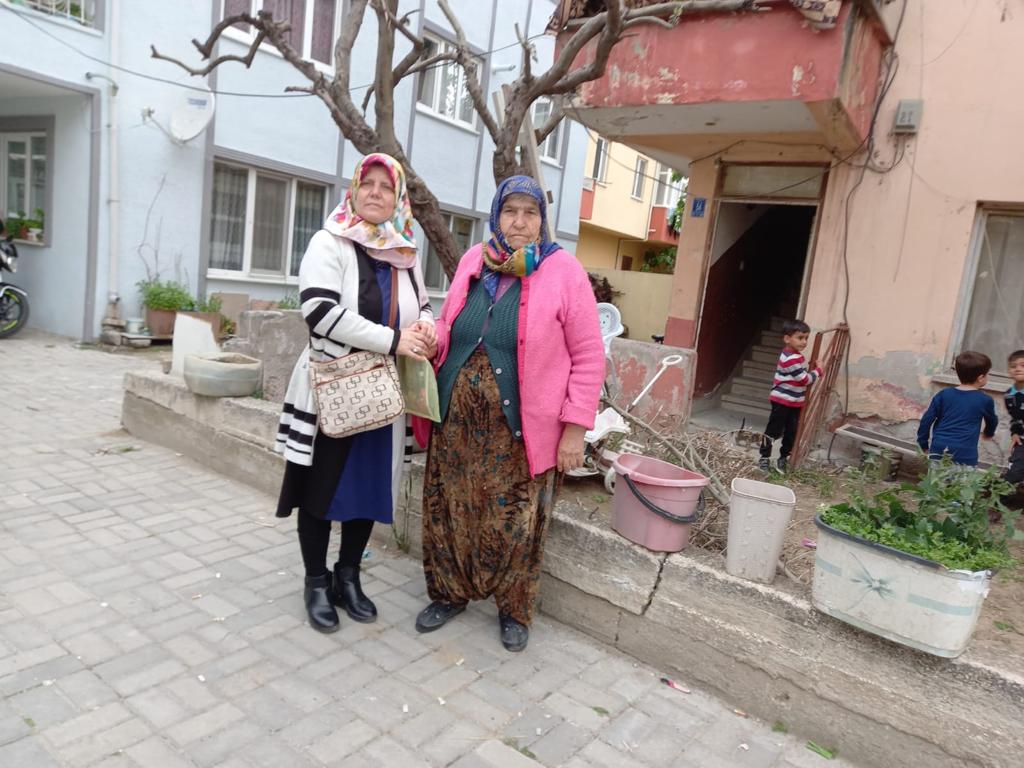 AK Kadın Tekirdağ🇹🇷🇹🇷 (@akkadintekirdag) on Twitter photo 📍#Hayrabolu #MarmaraEreğli #Çerkezköy #Şarköy
İlçe Kadın Kolları olarak #çatkapı ziyaretleri yaparak Cumhurbaşkanımız <a href="/RTErdogan/">Recep Tayyip Erdoğan</a>'nın selamlarını iletiyoruz
Gönüllere dokunmaya devam ederek, çalınmadık kapı bırakmayacağız.
Güçlü Türkiyemizi #TürkiyeYüzyılına Taşıyoruz 📍#Hayrabolu #MarmaraEreğli #Çerkezköy #Şarköy
İlçe Kadın Kolları olarak #çatkapı ziyaretleri yaparak Cumhurbaşkanımız <a href="/RTErdogan/">Recep Tayyip Erdoğan</a>'nın selamlarını iletiyoruz
Gönüllere dokunmaya devam ederek, çalınmadık kapı bırakmayacağız.
Güçlü Türkiyemizi #TürkiyeYüzyılına Taşıyoruz