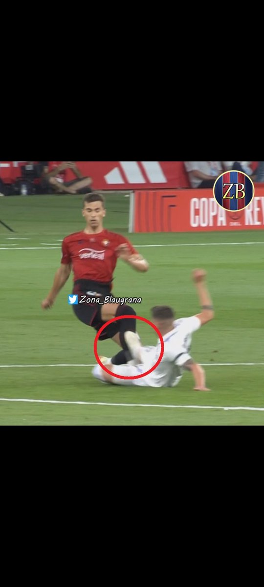 CuentaMister's tweet photo. ¿Que no le han sacado ni amarilla por esto @rfef a Valverde? Hombre, normal. Si tienes en cuenta que le pegó un puñetazo a Baena en un parking sin mediar palabra 1h después del partido, y no hay sanción, ¿por qué esto va a ser amarilla? Fue un cariñito de Fede https://t.co/TPfv3iMuLK