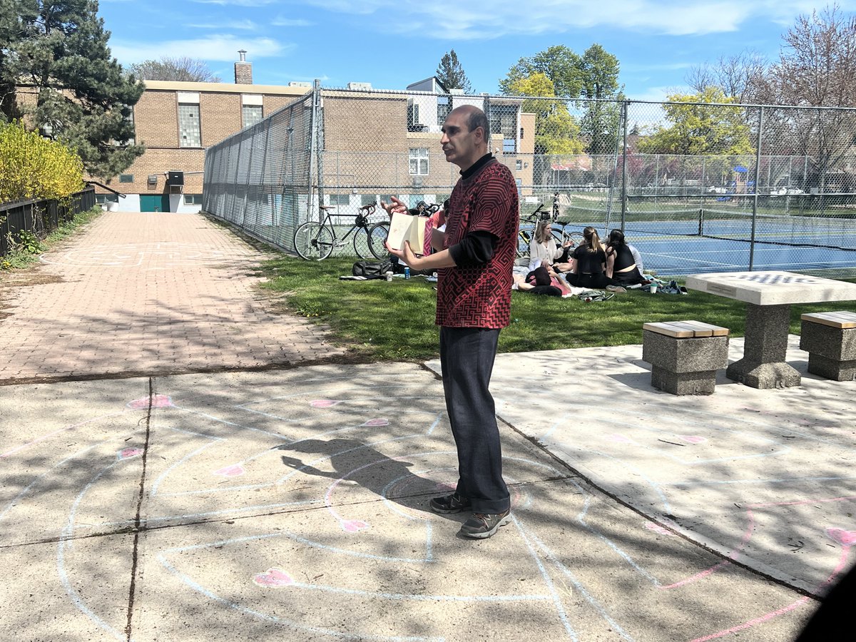 sillygwailo's tweet image. I had the pleasure of joining a Jane’s Walk led by @LabyrinthsDOTca today. He wore a labyrinth pattern shirt and had a labyrinth pattern jacket as well. #JanesWalkTO