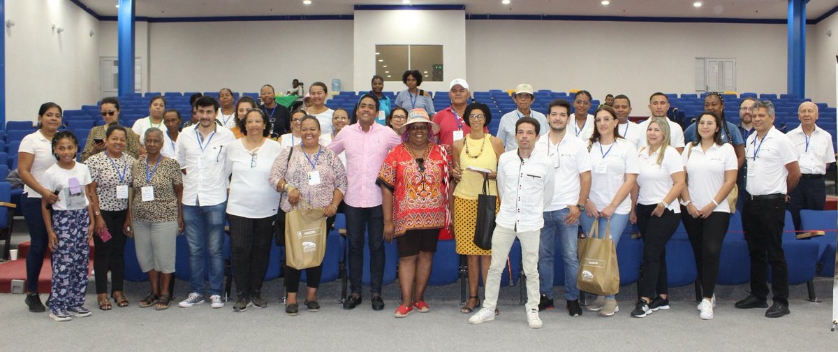 "Capacitación, reconocimiento de los derechos de los raizales, impulso a mercados campesinos, créditos blandos y apoyo a adultos mayores, entre otros importantes temas, hacen parte de las tareas que nos llevamos hoy de #SanAndrés, sabemos que con asociatividad SÍ es posible"