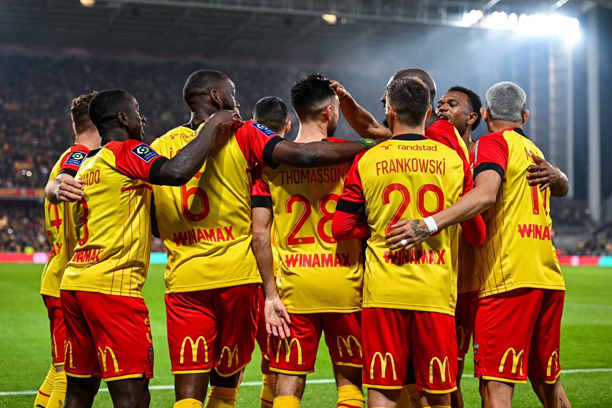 Le RC Lens n’a jamais été aussi proche de disputer la Ligue des Champions depuis si longtemps 🥵❤️💛

Les Sang et Or reviennent de tellement loin après tant d’années d’enfer, la gloire leur revient 😍