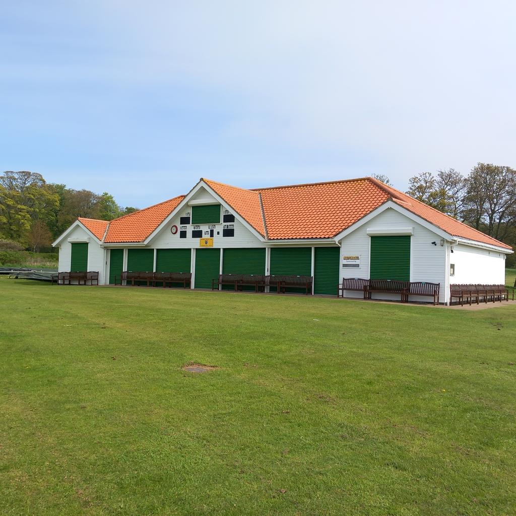 Imagine, all ye sports fanatics,  stood at the crease and this is your view. Sports ground heaven <a href="/CricketSewerby/">Sewerby Cricket Club</a> <a href="/SewerbyHall/">Sewerby Hall</a> <a href="/VisitBrid/">Visit Bridlington</a> <a href="/BfaFriends/">BFA (Bridlington Friends Association)</a> 🏏