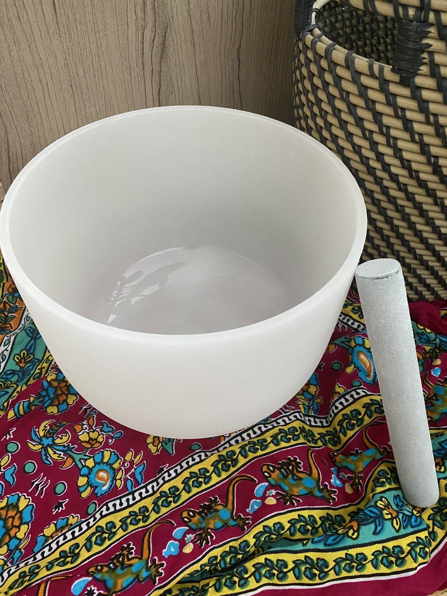 FreQueencyHeals's tweet photo. Our new baby 🙌🏿

#soundbathhealing #frequeency✨ https://t.co/VqkqWLEX7H