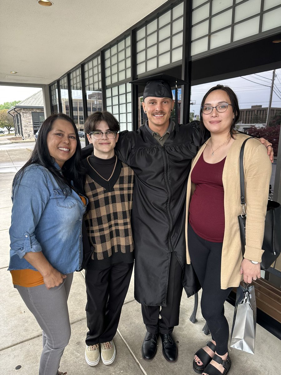 GiizusChrist's tweet photo. Associates in Computer Science ✅ https://t.co/UudGPej5g5