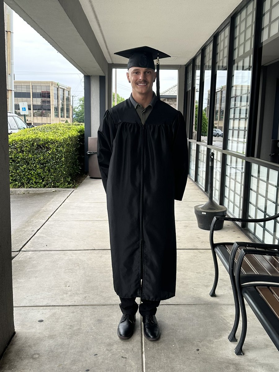 GiizusChrist's tweet photo. Associates in Computer Science ✅ https://t.co/UudGPej5g5