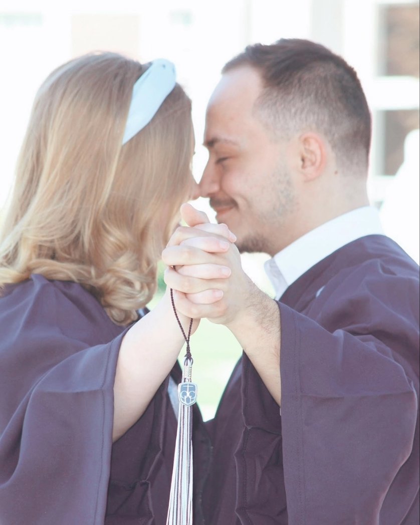 MadisonJulian12's tweet photo. Officially an OCU Almuni 🎓
Next stop(s): Teacher 👩‍🏫 &amp; Master's Degree! https://t.co/pD0d4gheYU