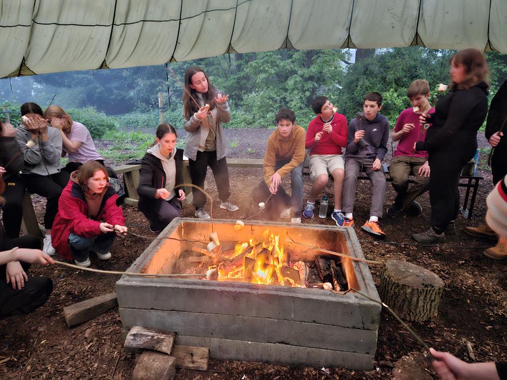 RomseyGeography's tweet photo. Marshmallow and Campfire games #youhaveearsforareasonfellas #timeforbed #leeson23 https://t.co/BZOMi0UA3p