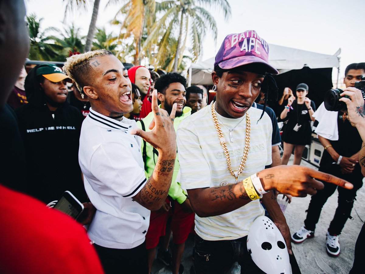 snownscattered's tweet photo. Iconic moment of XXXTentacion &amp; @THESLUMPGOD backstage w friends before @RollingLoud 17’ 6 years ago today https://t.co/6km4QXXg6v