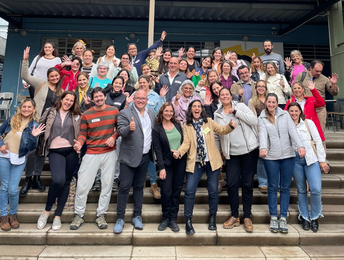 Primera jornada presencial del PLIE en Paysandú, Uruguay 🇺🇾 . Docentes de todos los niveles y modalidades compartiendo reflexiones y experiencias.
El desafío: cómo reducir la "pobreza de aprendizaje" e impulsar la transformación 💪junto a Fundación UPM