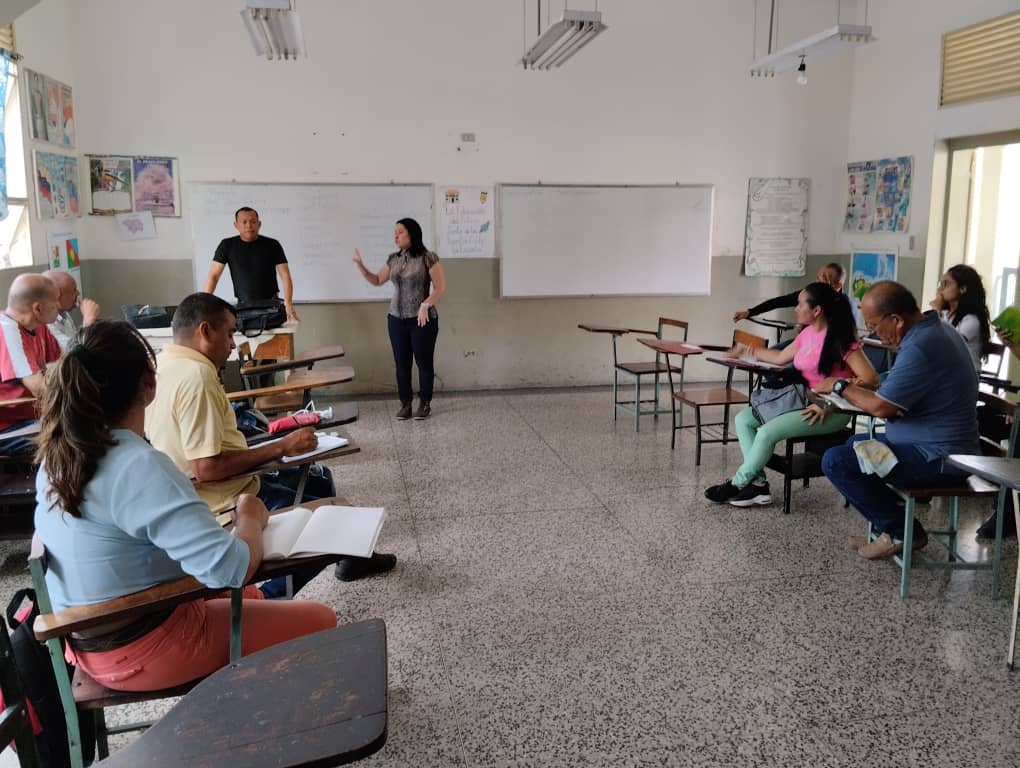 #Entérate 📣|| Desde los municipios Valera y   Calendaria la #UTGUTrujillo realizó actividades académicas a estudiantes de nuestra casa de estudio🏫.

#ConMaduroMeResteo
<a href="/NicolasMaduro/">Nicolás Maduro</a> 
<a href="/_LaAvanzadora/">Yelitze Santaella</a>
<a href="/sandraoblitasr/">Sandra Oblitas Ruzza</a>
<a href="/MPPEUVEN/">MPPEU</a>
@MPPEDUCACION