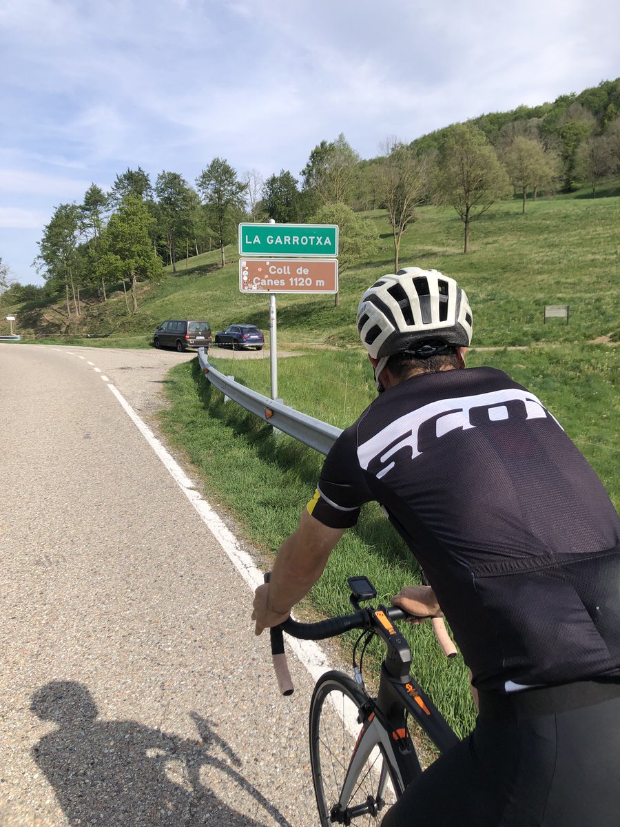 Feia mesos que no agafava la bici però avui s’ha donat l’ocasió i no l’hem desaprofitat! 🚴🏼‍♂️
Tornada de Campdevànol per Vallfogona del Ripollès i el Coll de Canes! 
⛰️ 75km a les cames i moltes mosquetes i bitxets a la cara 🐞🐜🦟 #bikelover #scottbikes