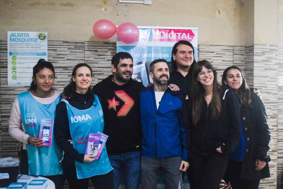 homerogiles's tweet photo. Hoy llevamos adelante una jornada integral de salud en toda la provincia junto a los equipos de @IOMAgba y @SaludBAP. 

Vacunación, medición de glucosa, toma de presión, descacharreo de dengue y talleres de promoción de salud ❤️ https://t.co/CPChrrp6nX