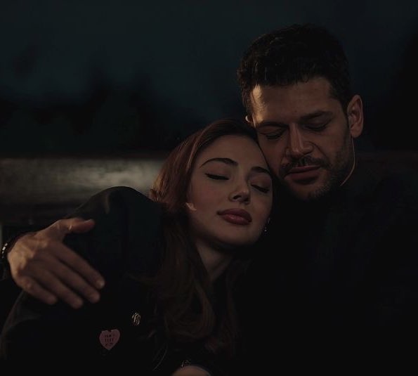 iloyii_'s tweet photo. Bir gelincik çiçeğinin hikayesi
Söyle kelebek olur mu 
Bu aşk gelincik olmadan ❤‍🩹🥹

#AsMeh || #VedaMektubu 
#RabiaSoytürk || #EmreKıvılcım https://t.co/FmTJy4WfvS