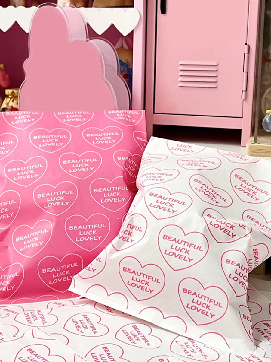 1overstudio's tweet photo. wts lfb ph (shèin discounted item)

📍 6pcs Gift wrapping bag 
(random pink &amp; white)
💸 34 php

— free sf nationwide
1-2 weeks delivery
mop: gcash
🏷️ enhypen twice nct 127 dream treasure wayv nmixx stayc blackpink itzy straykids exo txt bts svt seventeen kep1er ive pc dark moon https://t.co/SGGVSxawDF