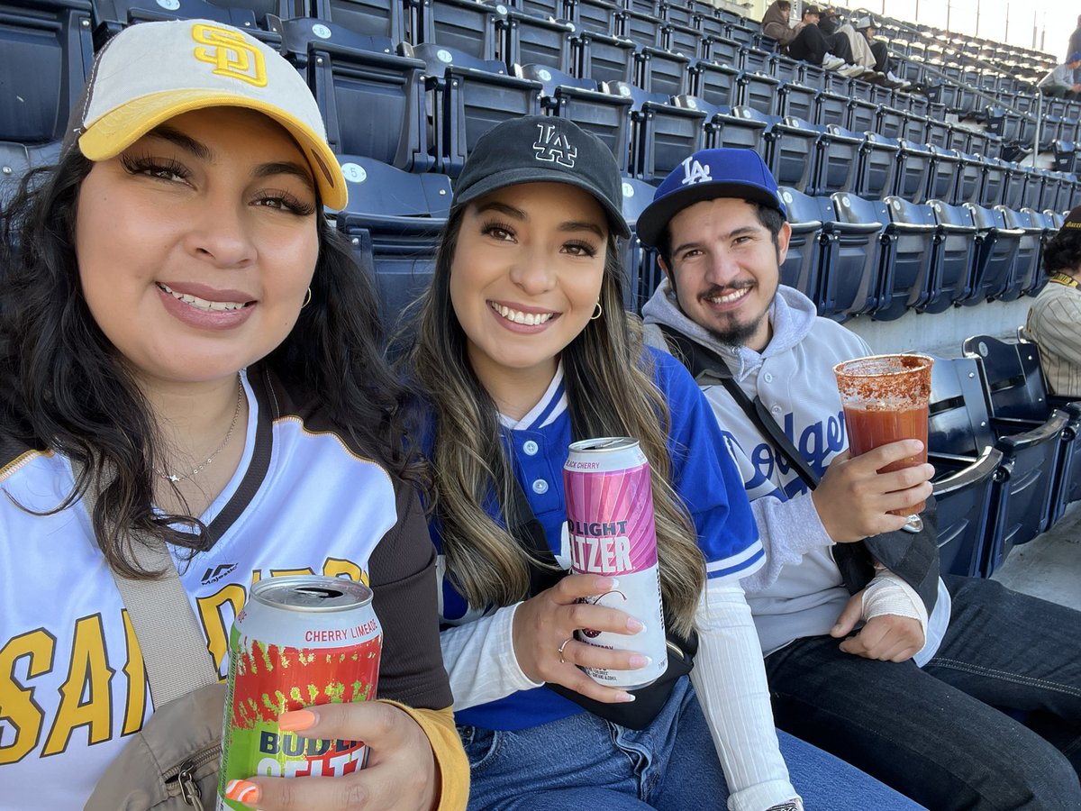 ReyessRubyy's tweet photo. @Padres #BringTheGold https://t.co/qfBBrkH0UC