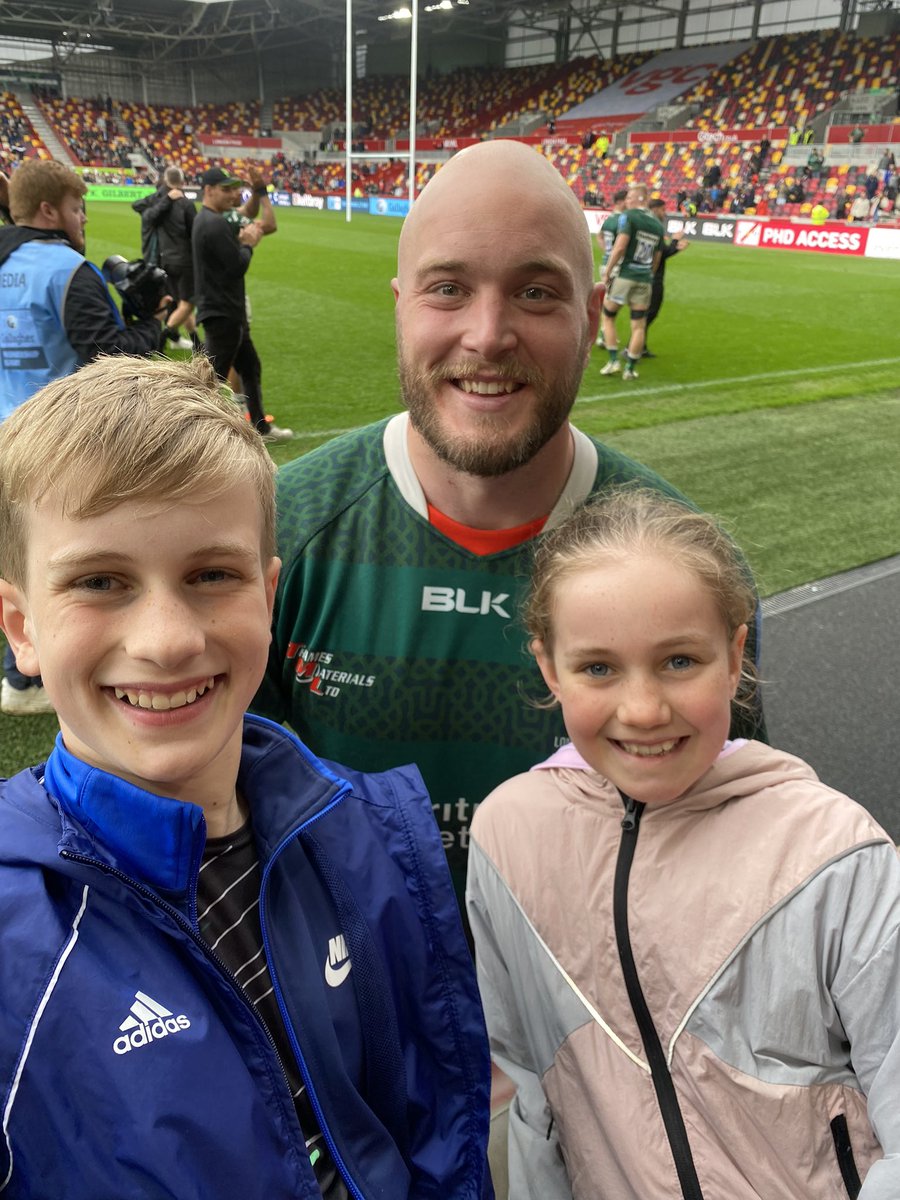 Sean_Running_'s tweet photo. @londonirish This is a family club and why we love it so much….thanks @omdhoskins for making time for my kids today. https://t.co/7ZrJNSB3je