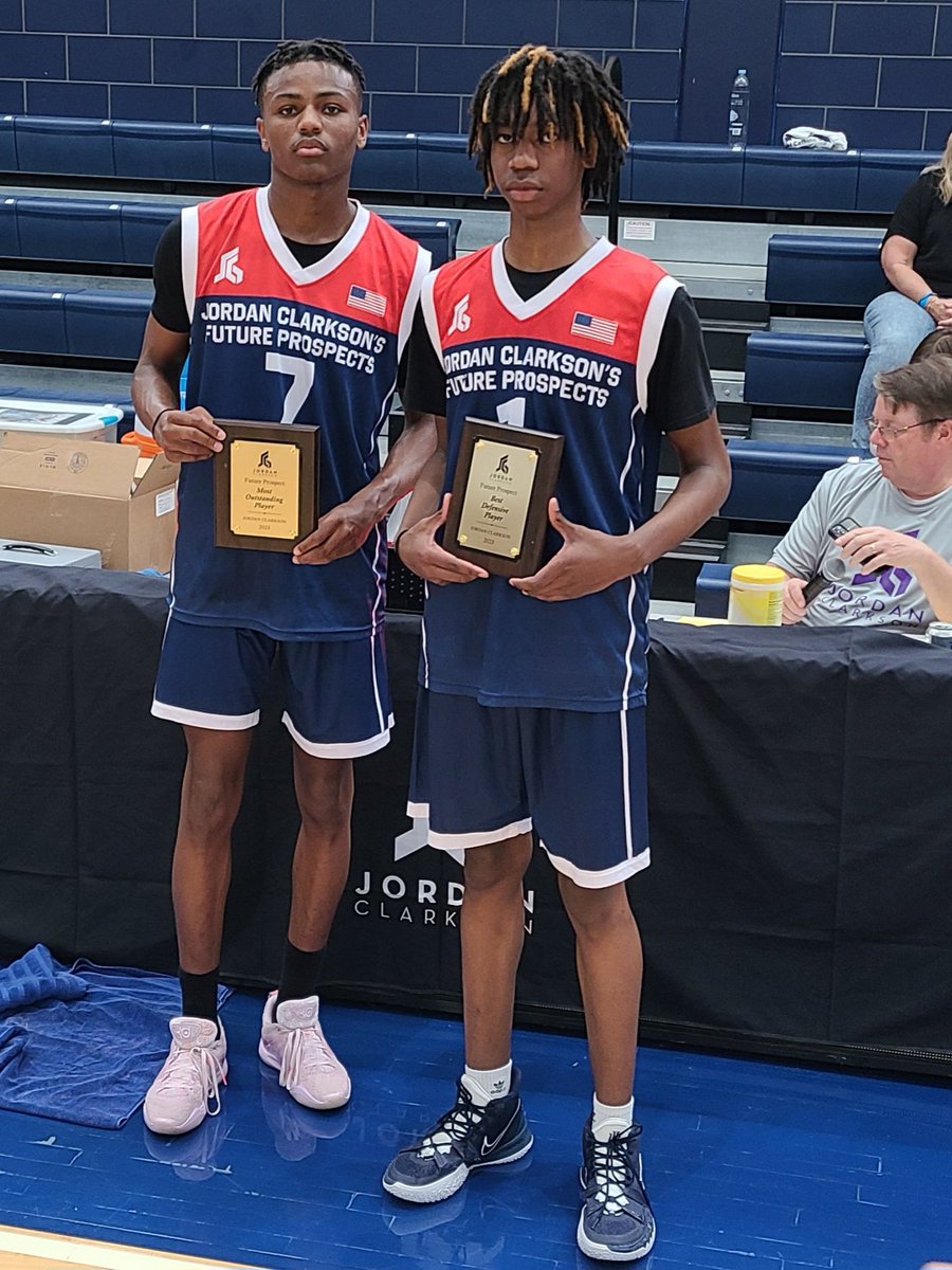 Royg27's tweet photo. Offensive and Defensive MVP..Jordan Clarkson's ALL-STAR game S.A Tx. @royg_24 @PrepHoopsTX @J_UNO_ELITE @TexasTop100 @TexasHoopsGASO @GASOTim https://t.co/HVsVtxGxgf