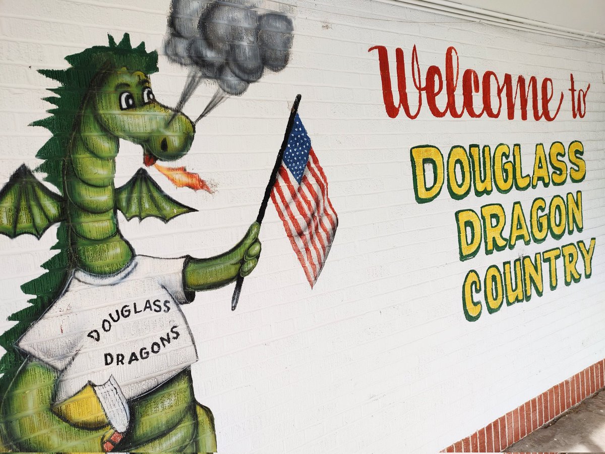 mrleebooks's tweet photo. We're back at Douglass for the #CincoDeMayo #Chess Tournament. It was in 2018 that we brought back our first trophies ever in city tournament play. It all started here with the Dragon Coach in the South Central #ElPaso #CobraChess #ChessConnect #check #CincodeMayoChess2023 https://t.co/lxc7q6C4oF