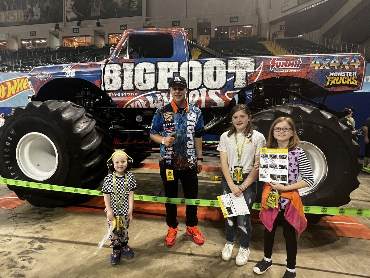 chanda_panda27's tweet photo. Visiting Bigfoot 8 years after making his birthday cake #glowup #HotWheelsMonsterTrucksLive https://t.co/SCQJzahZH5