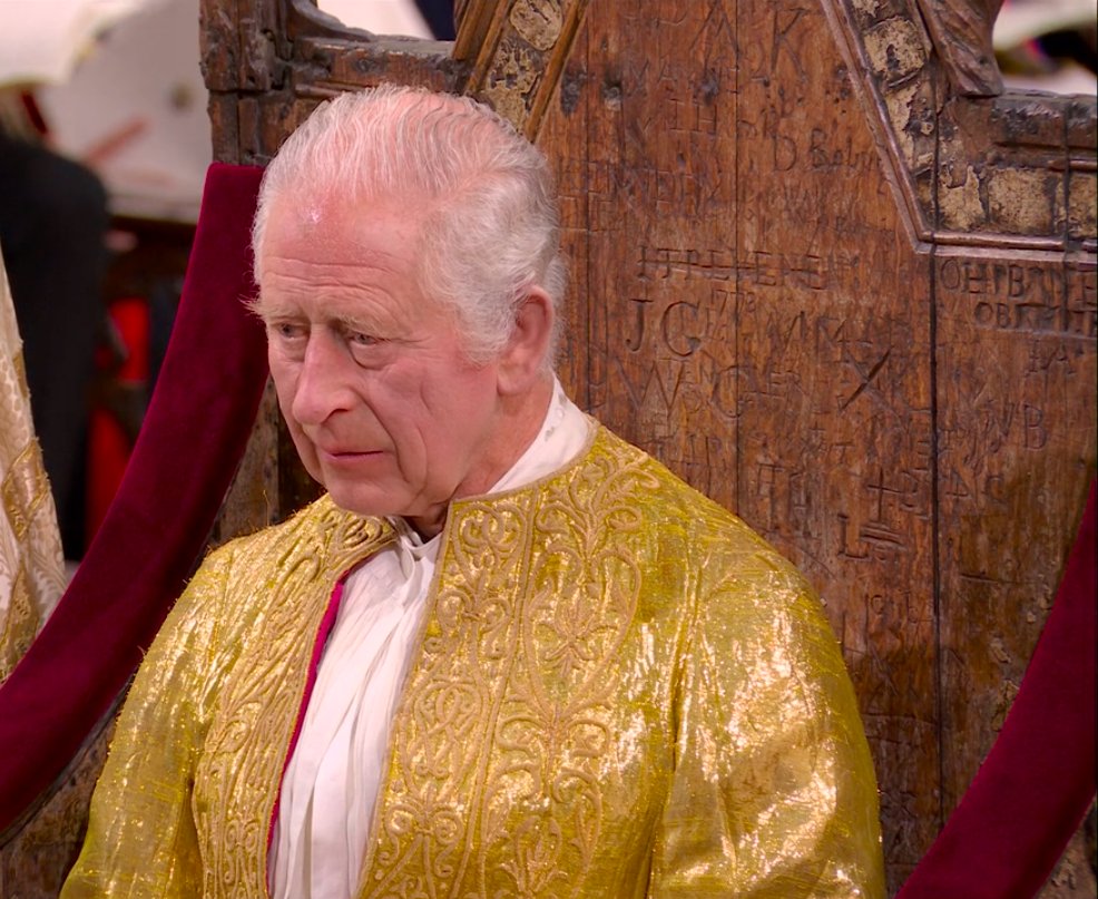 Shoutout to those Westminster School lads of the 18th century who graffitied their names on St Edward's Chair, which we're only now able to see thanks to the quality of broadcast image! 😆